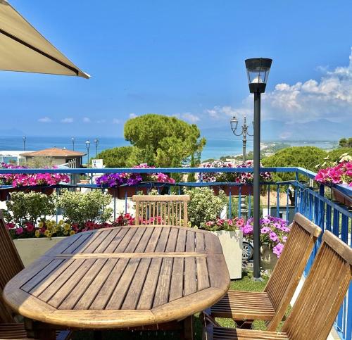 Holidaycasa Mike Con terrazzo vista mare — 4-Star Luxury Hotel in Sperlonga, Italy