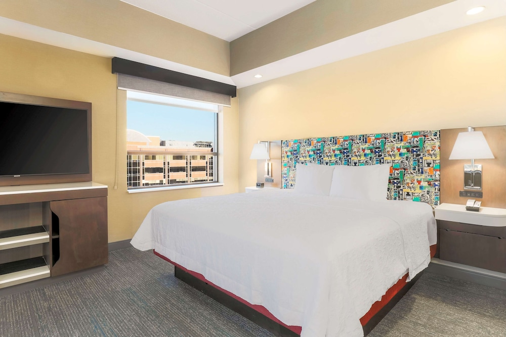 Hampton Inn & Suites Pittsburgh Downtown - photo 8