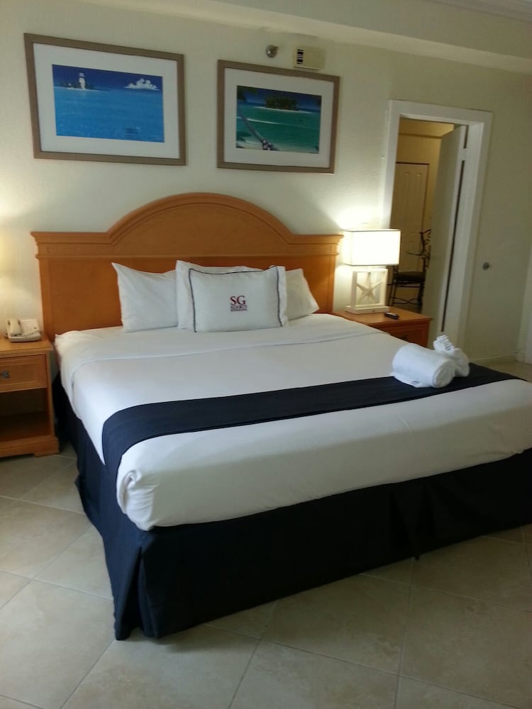 Hollywood Beach Resort two Bedrooms Sleeps 6 - photo 4