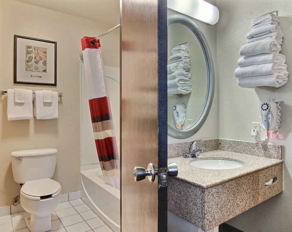 Econo Lodge Sioux Falls Empire Mall - photo 24