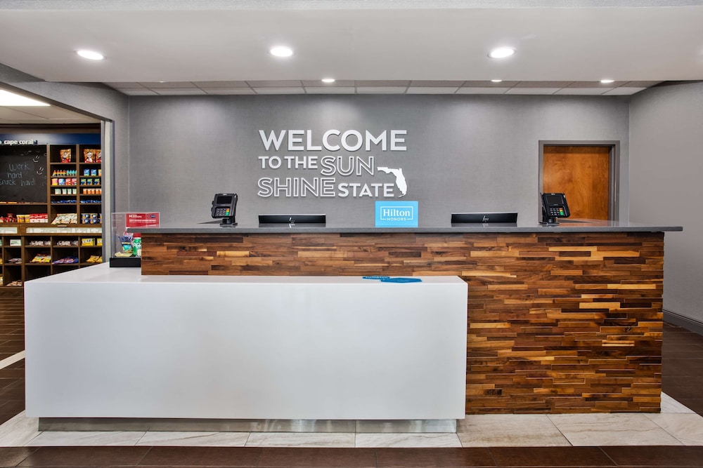 Hampton Inn & Suites Cape Coral Fort Myers Area FL - photo 7