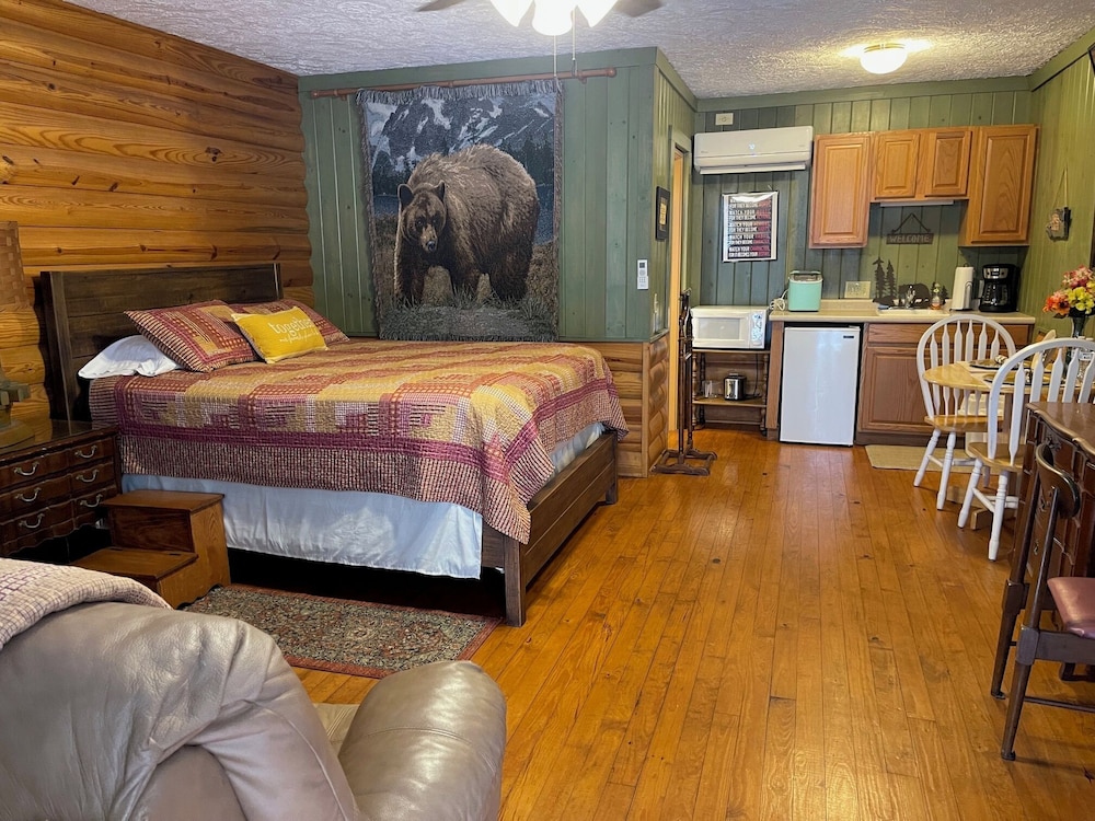 Mountain Aire Cottages Inn — Clayton