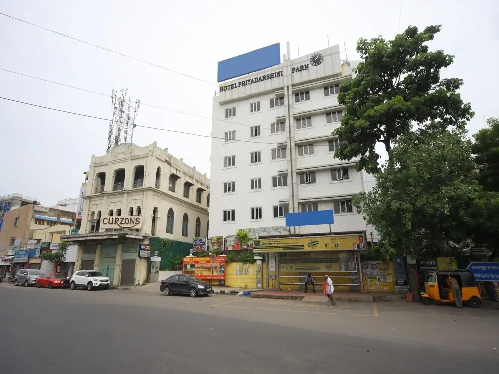 FabHotel Priyadarshini Park
