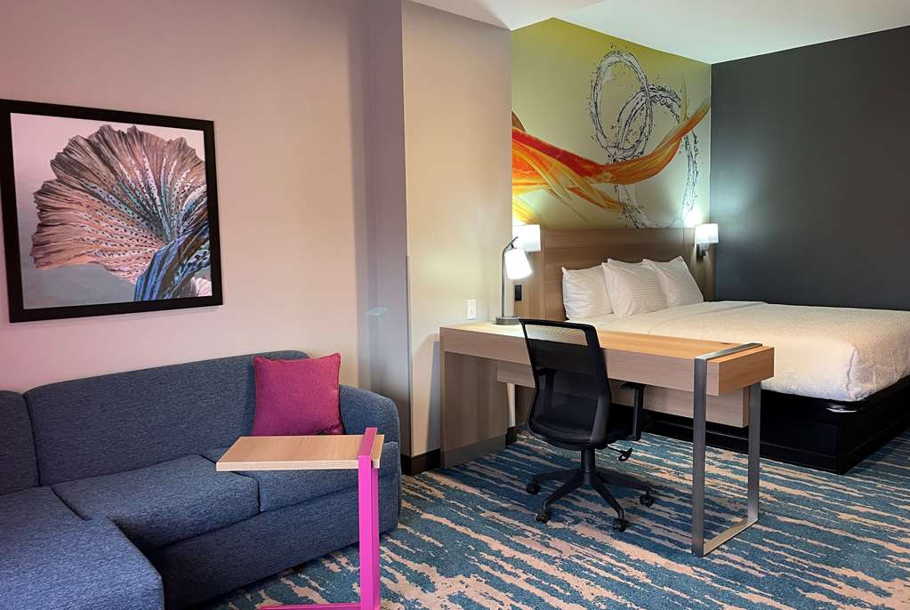 La Quinta Inn & Suites by Wyndham San Antonio Seaworld LAFB - photo 15