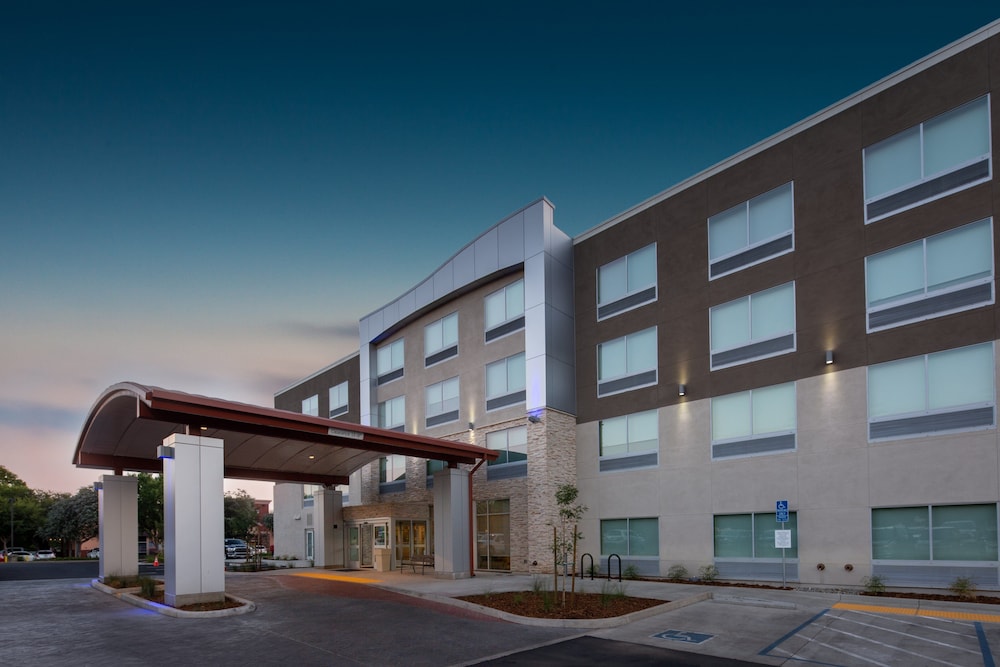 Holiday Inn Express & Suites Chico by IHG - photo 45