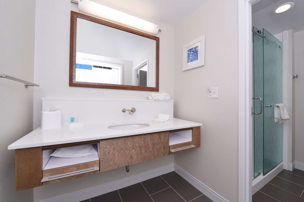 Hampton Inn & Suites Cincinnati Mason - photo 30