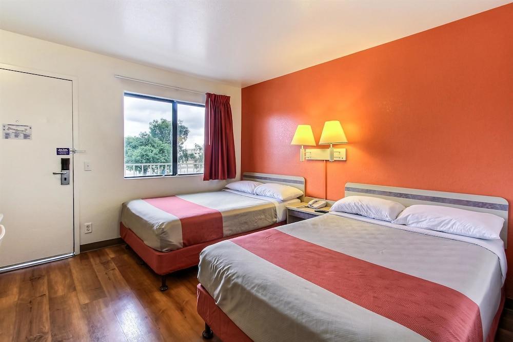 Motel 6 Salinas South Monterey Area - photo 2