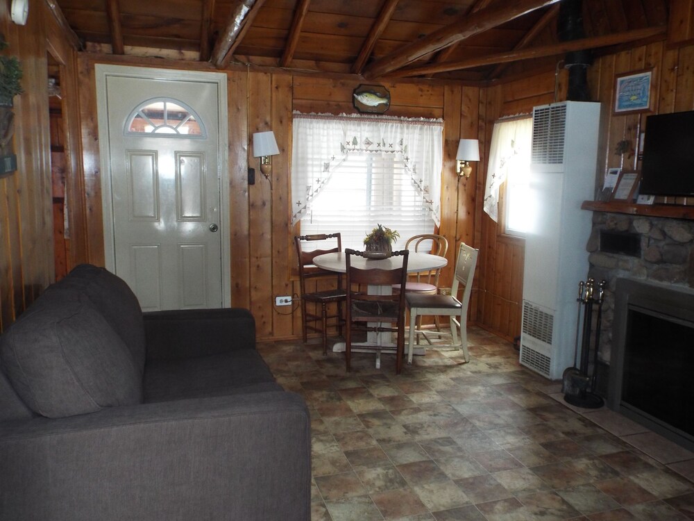 Crooked Lake Resort Cabin 4 - photo 34