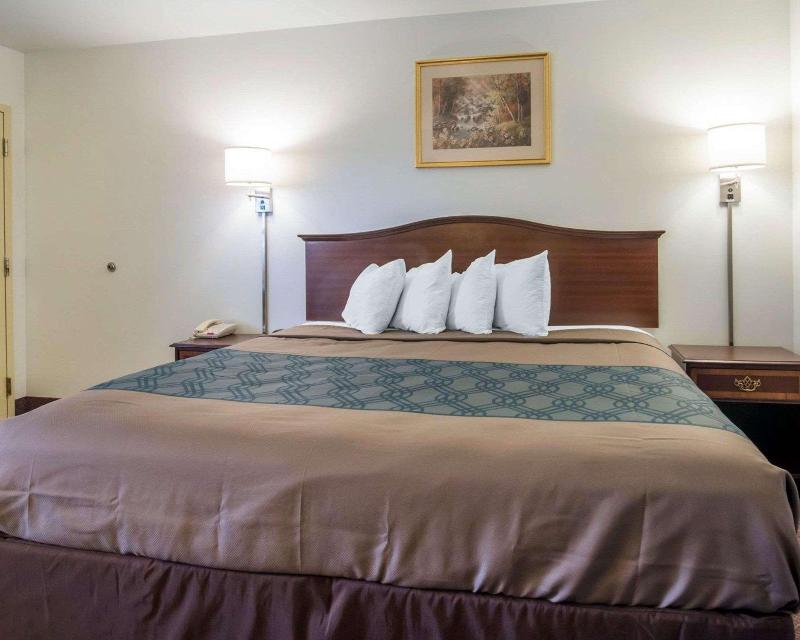 Econo Lodge Saint Albans - photo 33