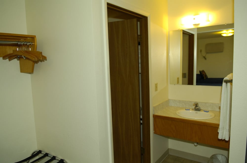 Trout Montana Motel - photo 48