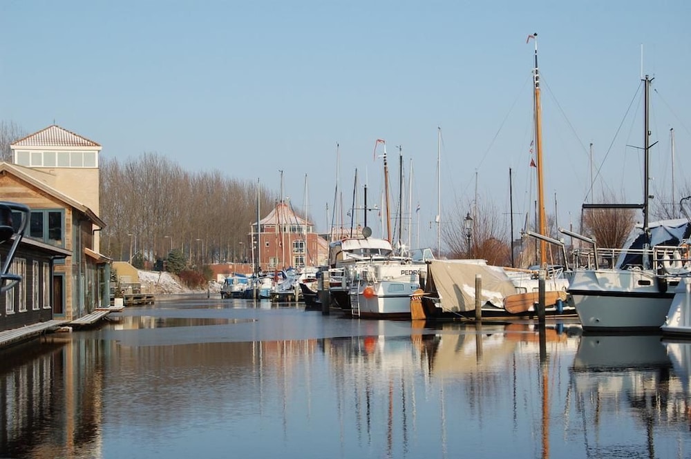 Bar Bistro Hotel DOK in Steenbergen, Netherlands