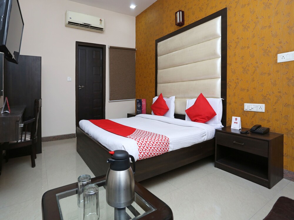 Oyo 12027 Hotel Amara in Raipur, India