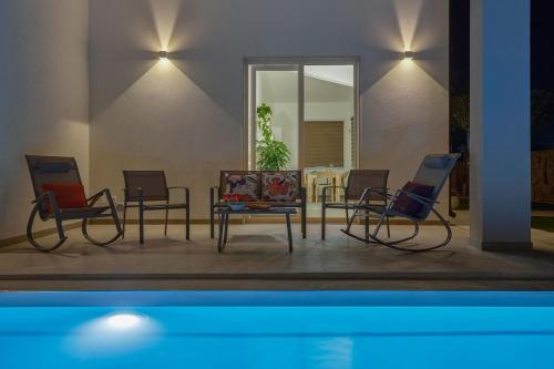 Villa Shamsi heated pool and beach at 70mt — 4-Star Luxury Hotel in Ispica, Italy