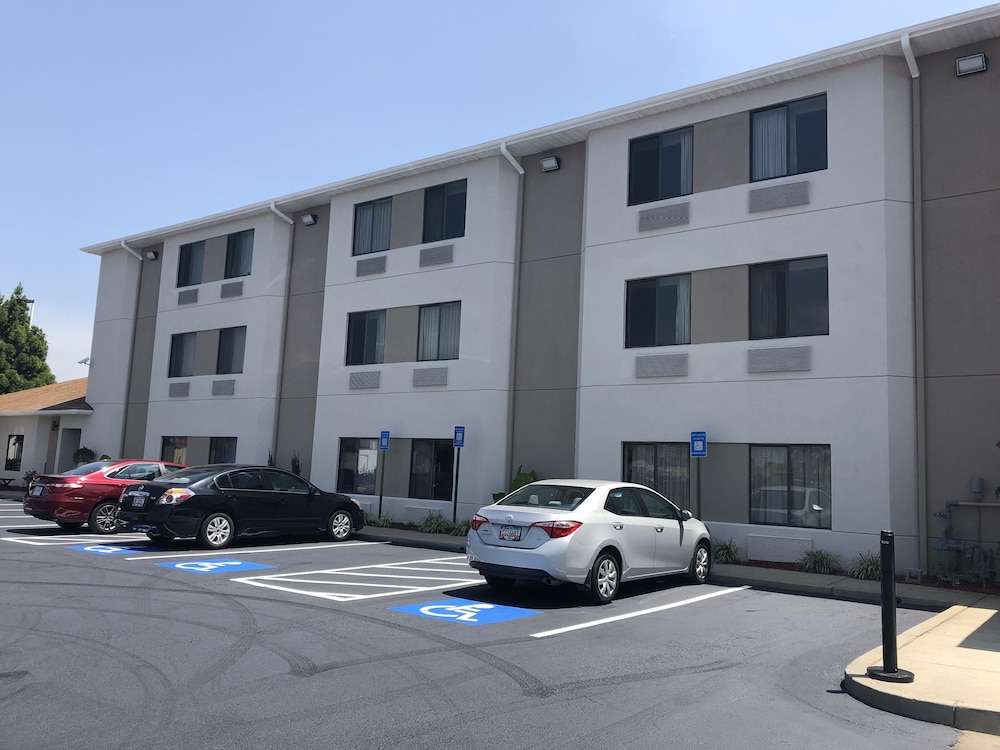 Days Inn by Wyndham McDonough - photo 87