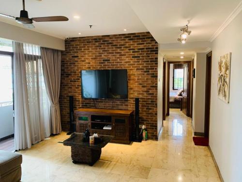 Apartement Exclusive Slipi Senayan Jakarta Free Access Pool & Gym Facility Full Furnished — 4-Star Luxury Hotel in Jakarta, Indonesia