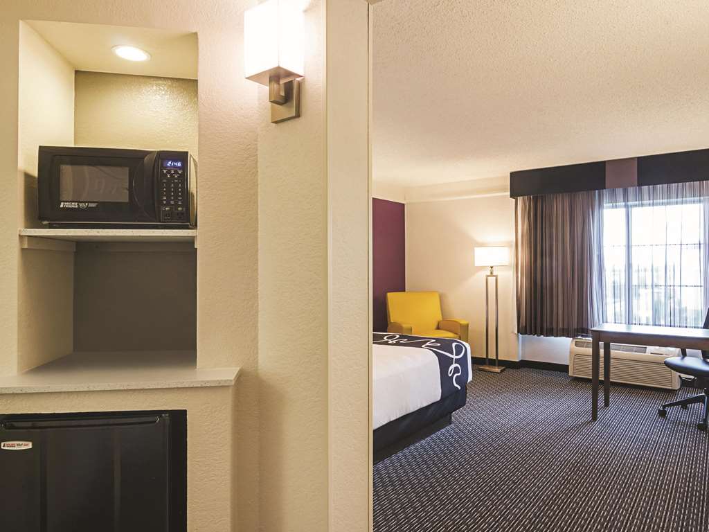 La Quinta Inn & Suites by Wyndham Denver Airport DIA - photo 22