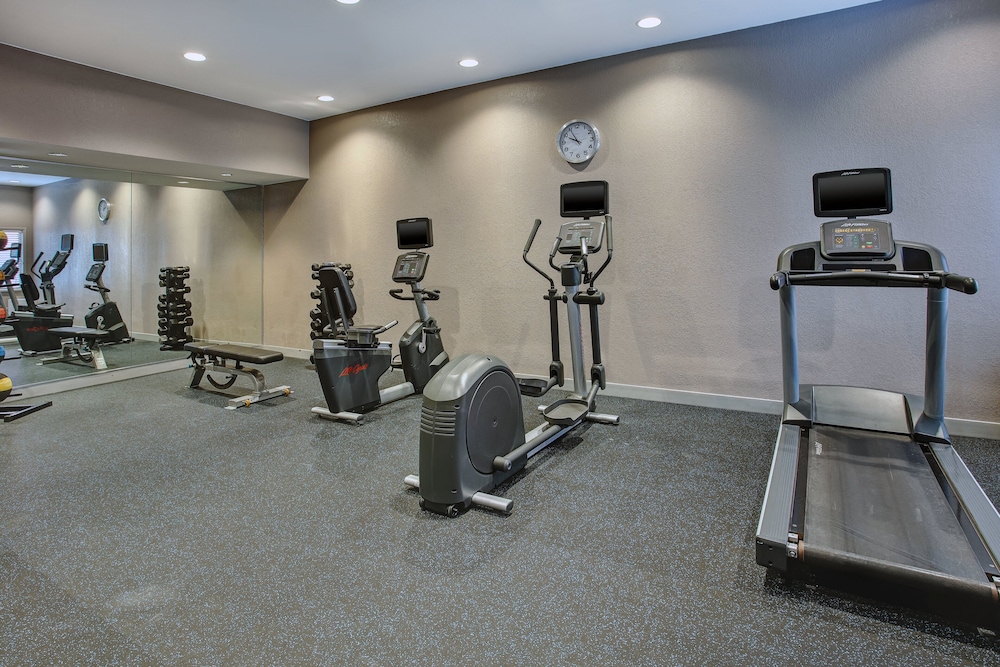 Holiday Inn Express Nashville Airport - photo 20