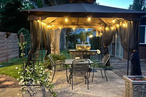 Modern Entertainment Getaway Off Sacramento River — hotel in Anderson
