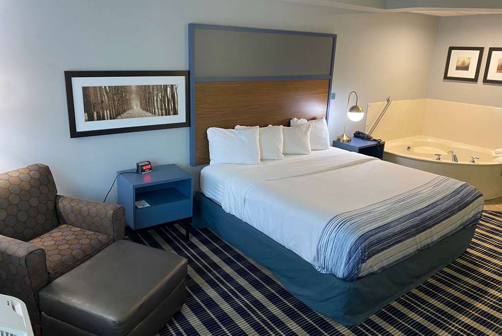 AmericInn by Wyndham Chanhassen - photo 18