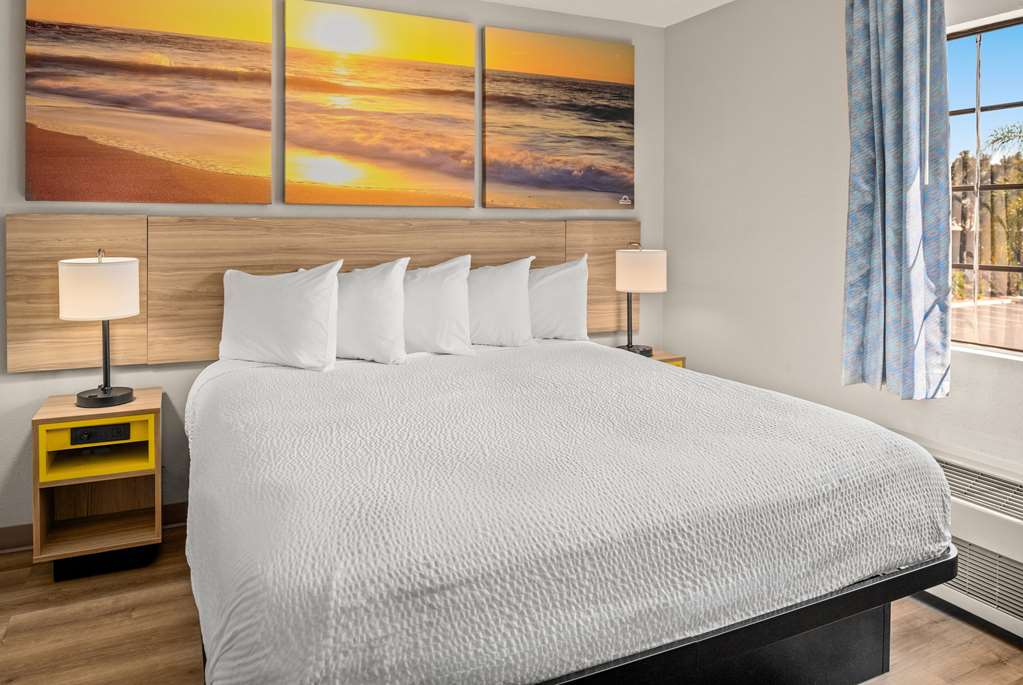 Days Inn & Suites by Wyndham Artesia - photo 25