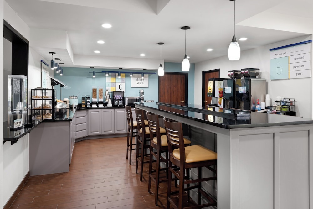 Garner Hotel Topeka West by IHG - photo 27