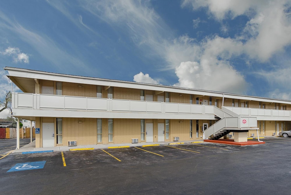 Alamo Inn & Suites - photo 40