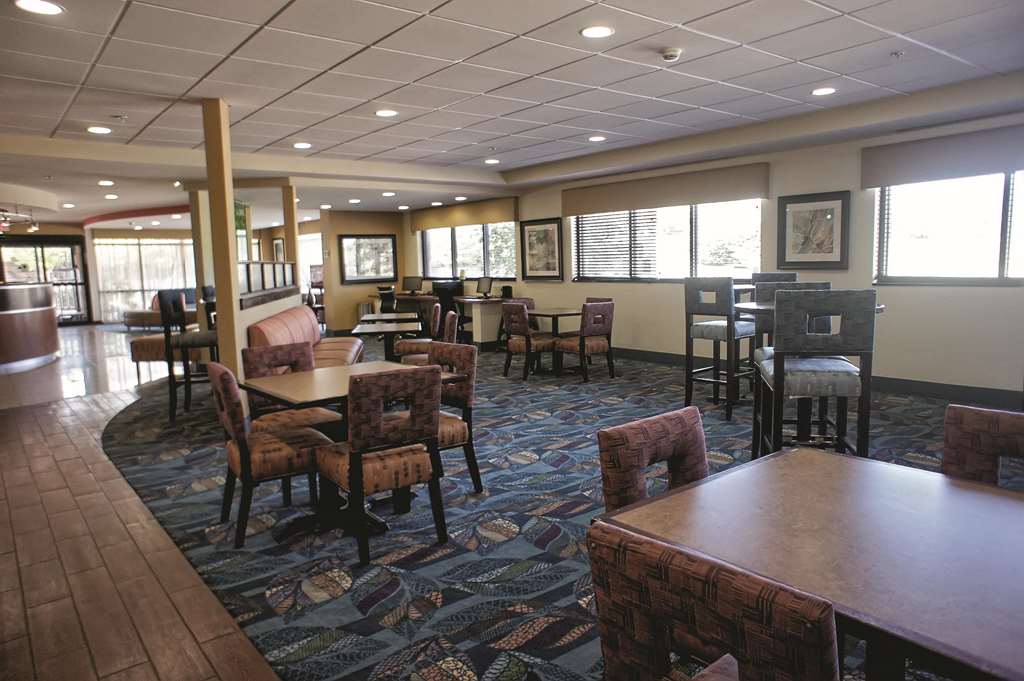 La Quinta Inn & Suites by Wyndham Edmond - photo 33