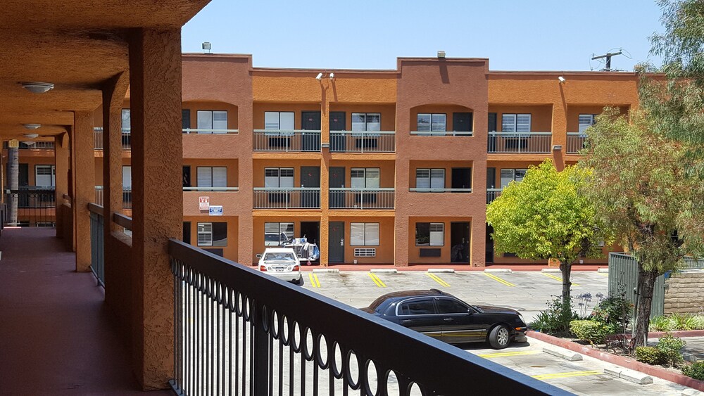Travel Plaza Inn - photo 43