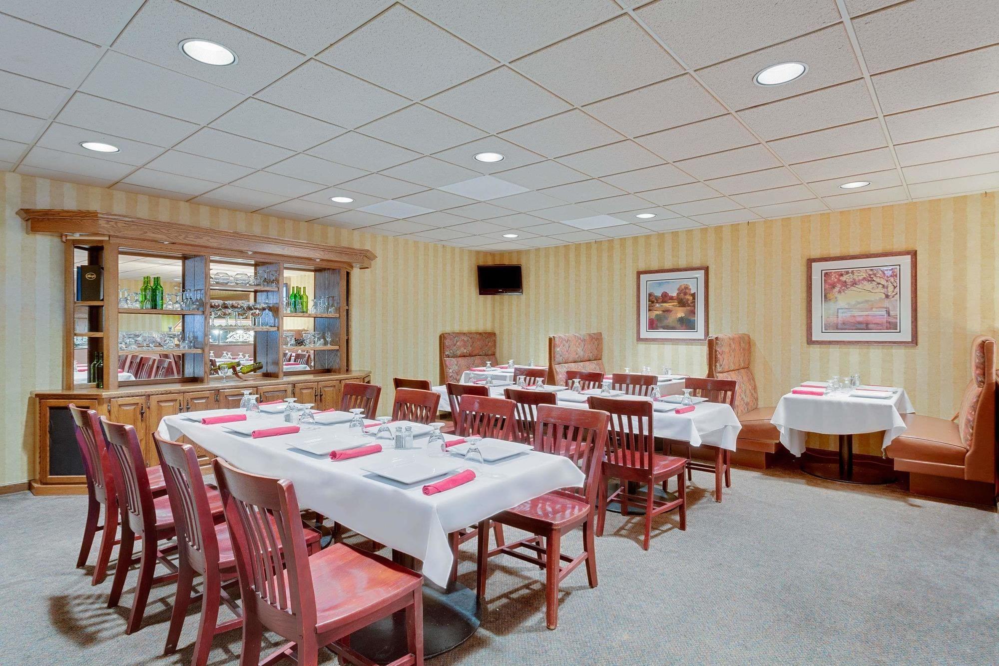 Ramada Mitchell Hotel and Conference Center - photo 8