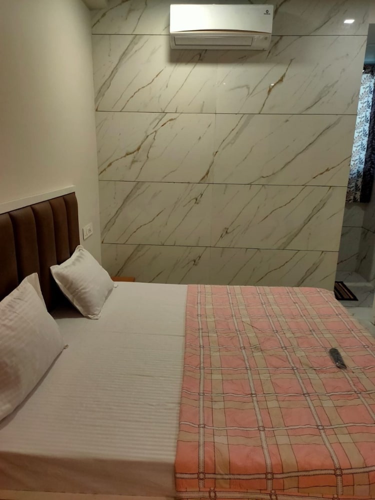 Goroomgo Janata Inn Gujarat — Vapi — photo 3