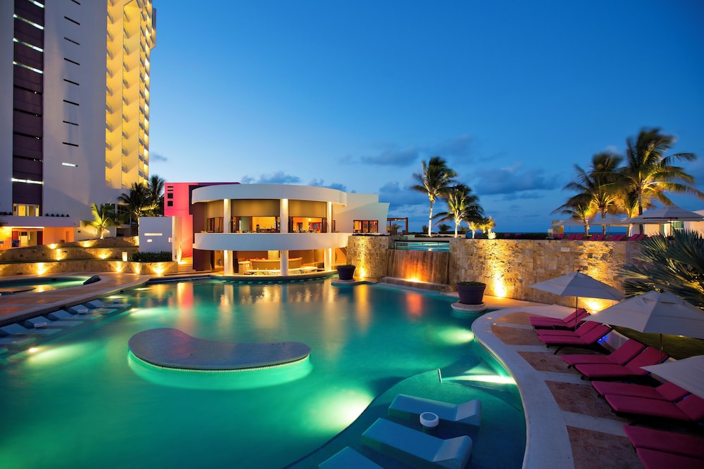 Pool waterfall