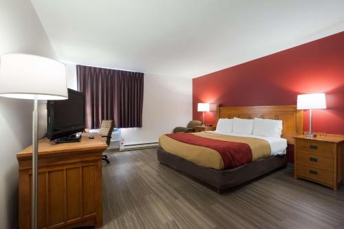 Econo Lodge Inn & Suites Escanaba North - photo 24