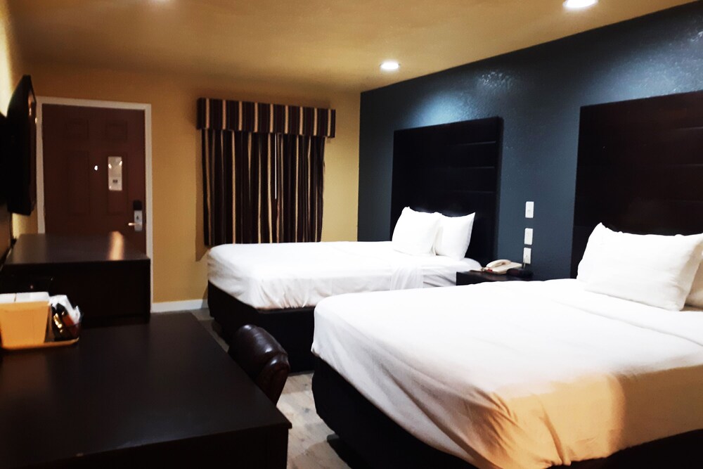 Woodridge Inn and Suites - photo 12