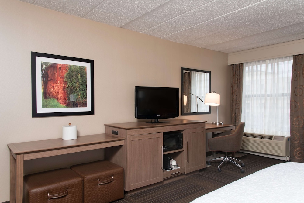 Hampton Inn Columbus Taylorsville Edinburgh - photo 12