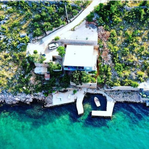 Apartmani Antea — 4-Star Luxury Hotel in Starigrad, Croatia
