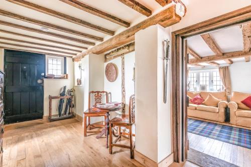 Huge Cottage for Sophisticated Hen Party and Large Groups — Hurst — photo 4
