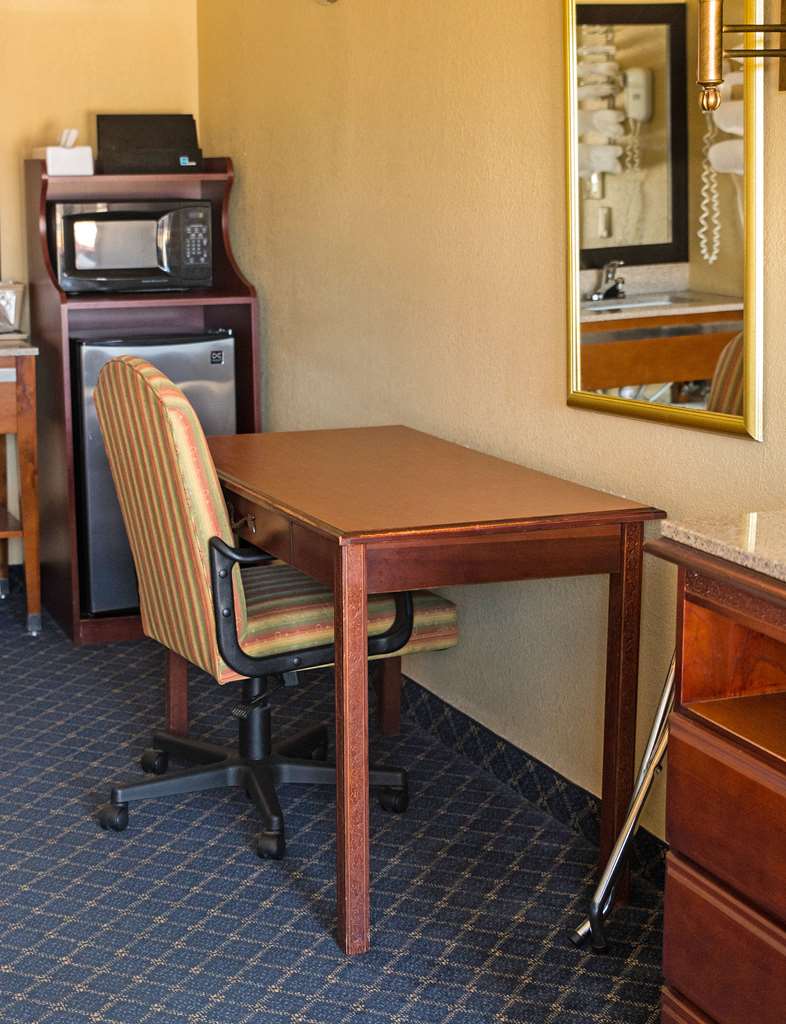Americas Best Value Inn Monroeville - photo 17