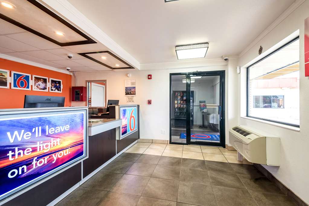 Motel 6 Anniston AL - photo 22