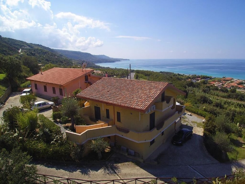 Baciati dal Sole — hotel in Zambrone