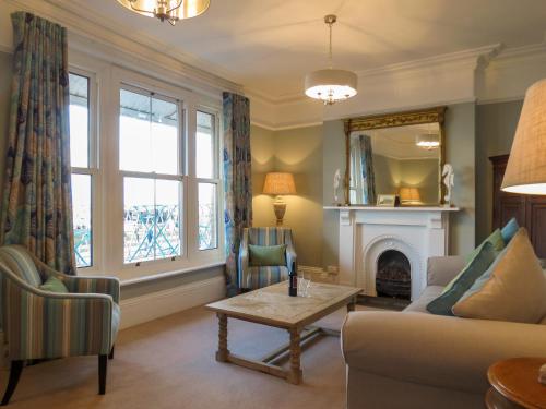14 Market Cross Place Beachfront location with lovely sea views Aldeburgh Coastal Cottages — 4-Star Luxury Hotel in Aldeburgh, United Kingdom