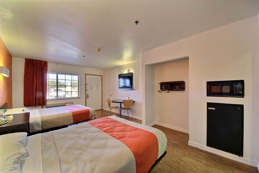 Motel 6 Edinburg TX - photo 14