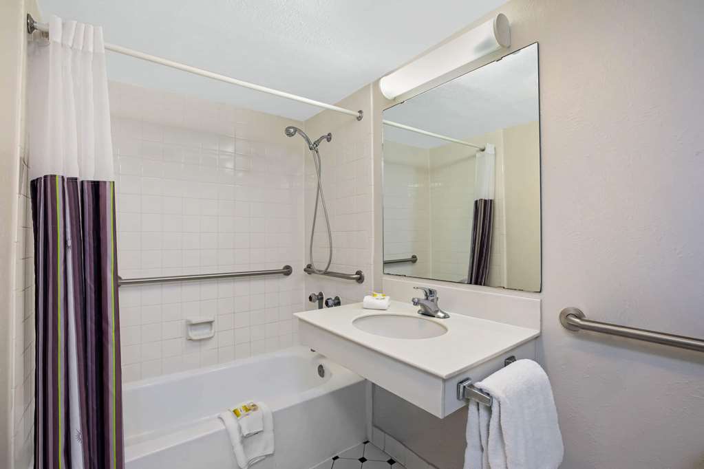 La Quinta Inn by Wyndham El Paso East Lomaland - photo 29