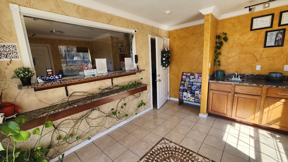 Benbrook Inn & Suites - photo 7