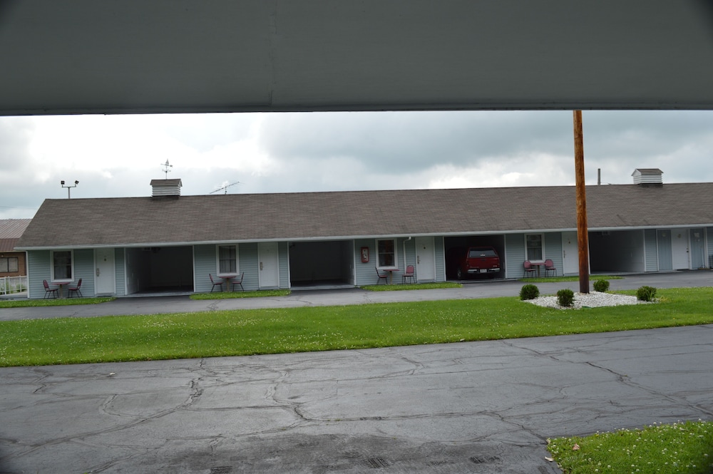Great Lakes Motel - photo 18