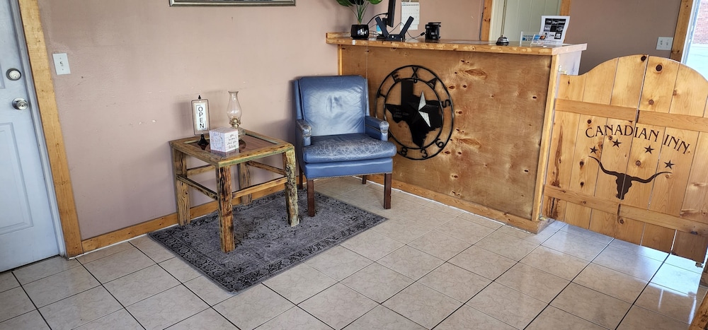 Canadian Inn - photo 2