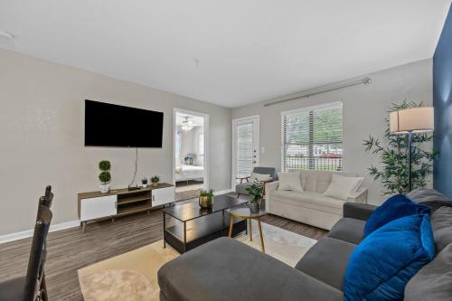 Stylish 2BR in Downtown Pool Gym near Airport — 4-Star Luxury Hotel in Austin, United States