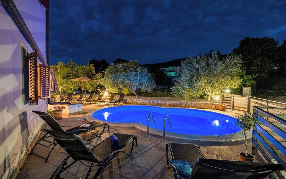 Apartment in Drenje near Jadrena Beach — 4-Star Luxury Hotel in Drenje, Croatia