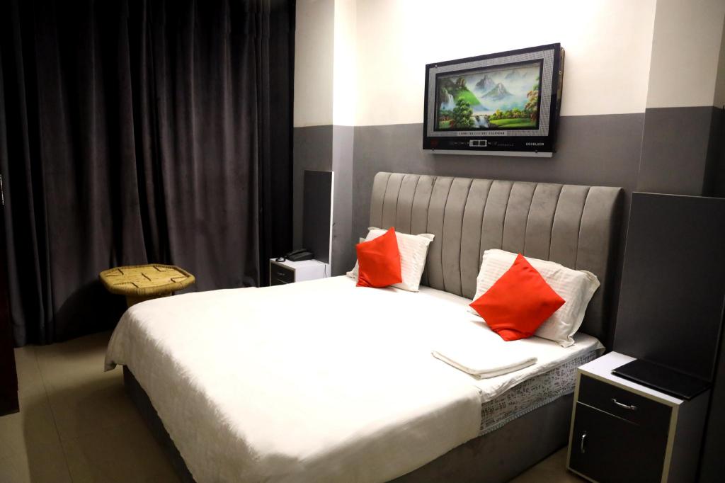 Hotel Dhruv Inn by OYO Rooms in Bareilly, India