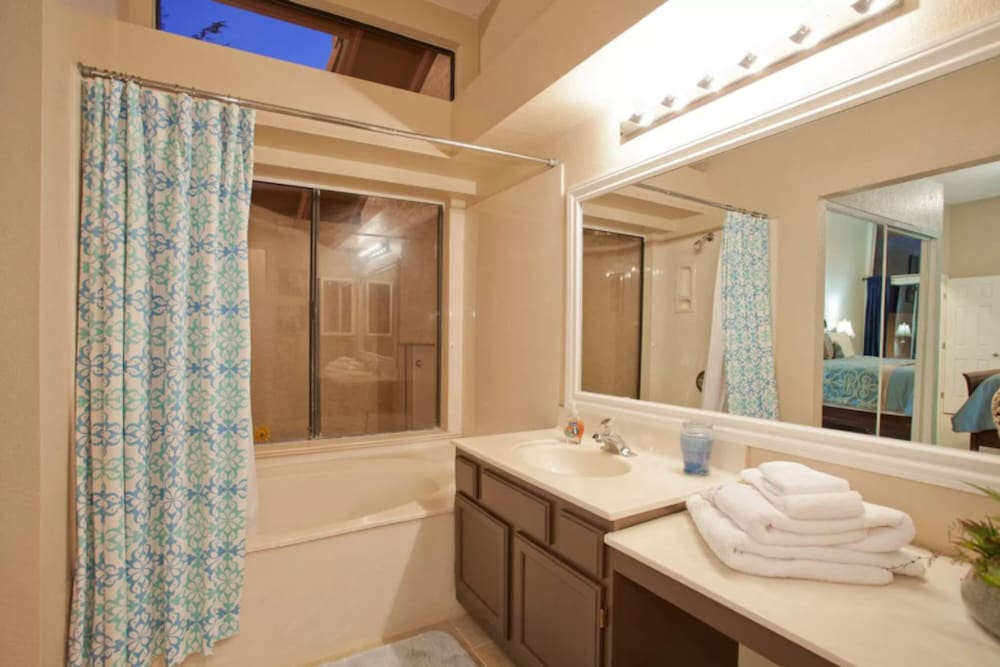 Charming 2BR 2BA by BlueBarrelHomes - photo 15