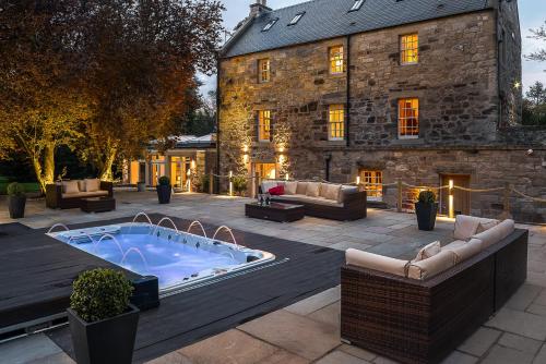 The Old Millhouse Luxury Retreat with Sauna Cold Plunge Yoga & Swim SPA — hotel in Dalkeith
